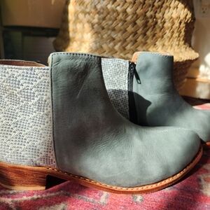 The Root Collective Elegant Blue/Gray Ankle Boots